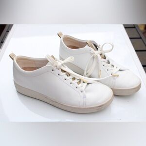 Vionic White Leather Low-Top Sneakers with Gold Accents